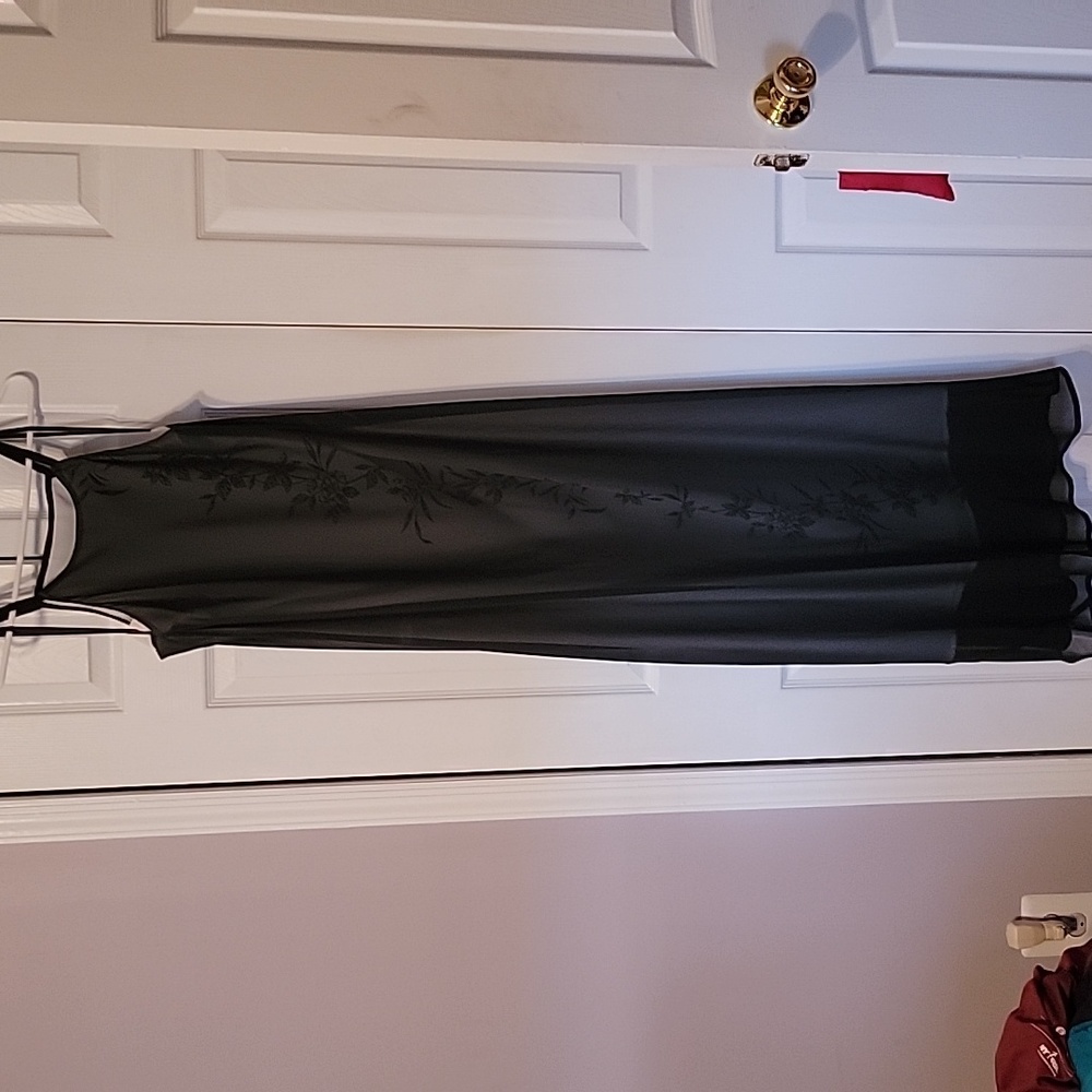 Maxi dress with floral detail